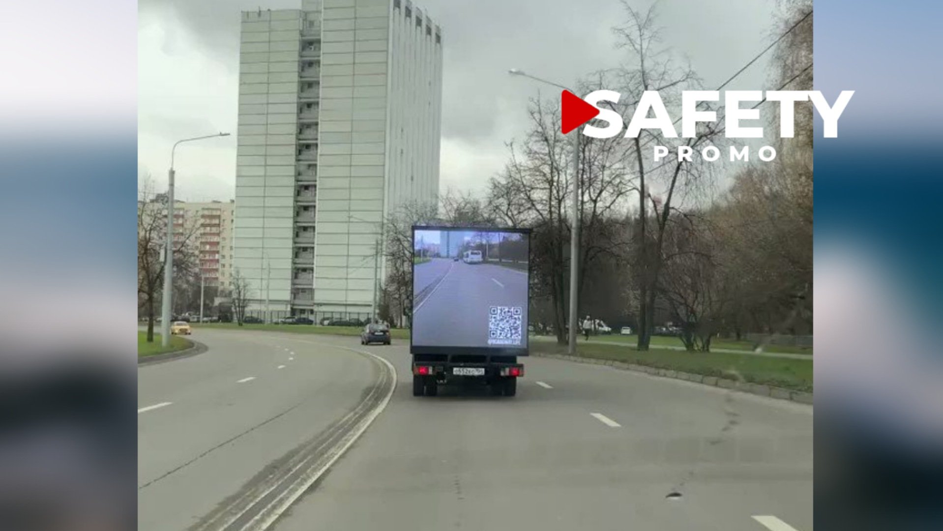 Un camion “transparent” pour permettre aux véhicules qui le suivent de voir au travers