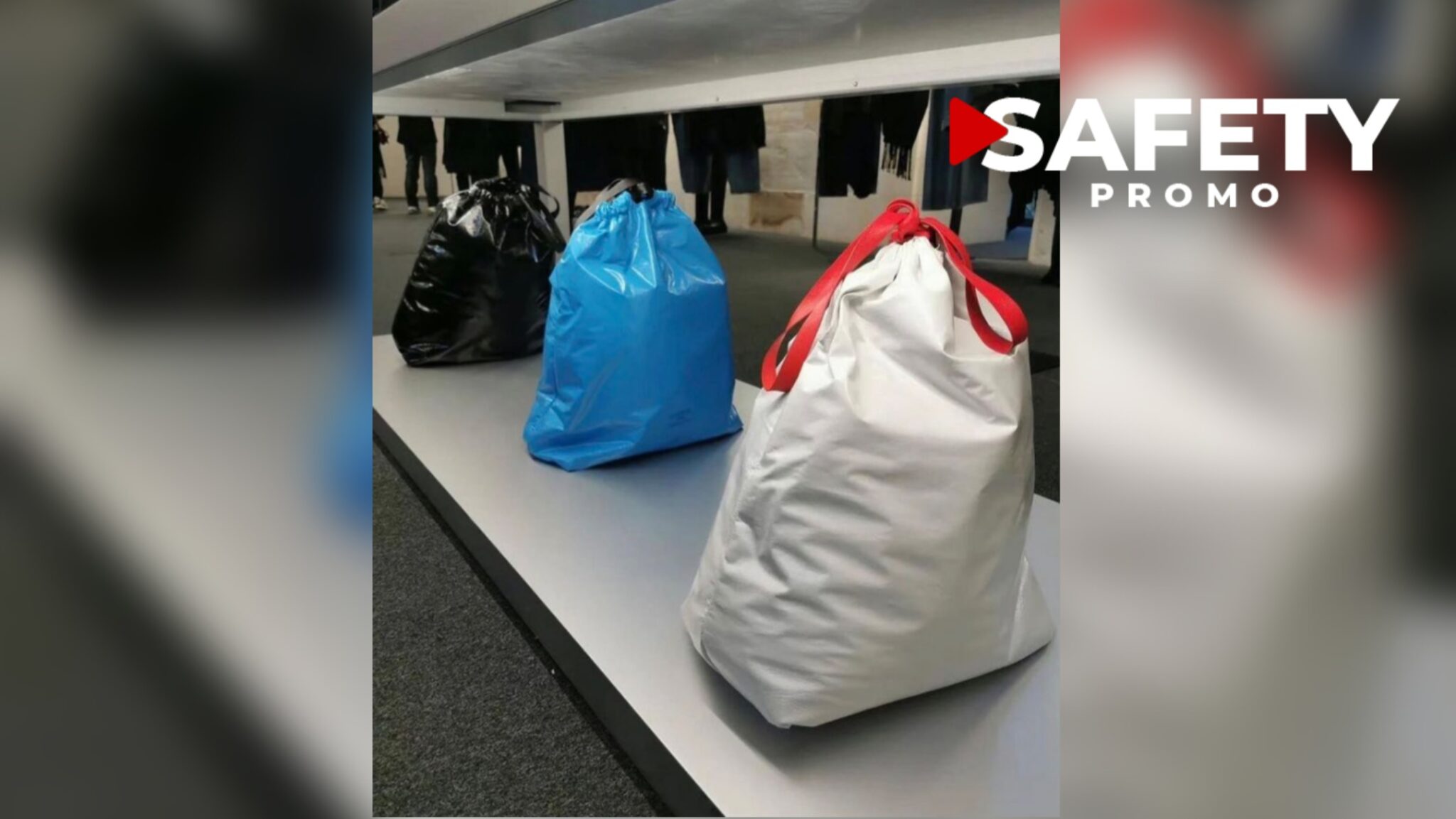 Balenciaga dévoile ses sacs poubelles à 1800 dollars