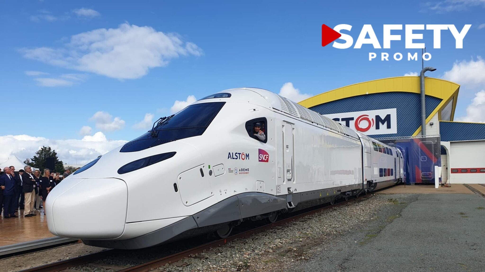 TGVM Alstom dévoile le premier exemplaire du “train du futur”, qui